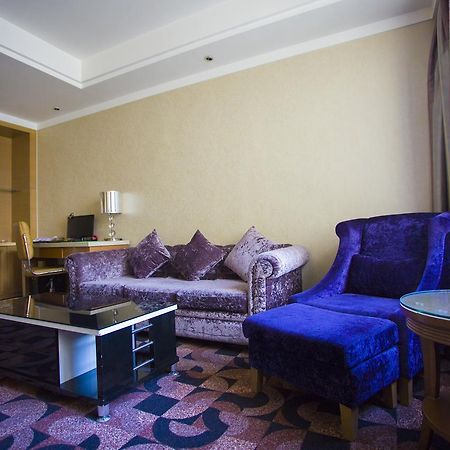 Fuke Jirui Hotel Urumqi Extérieur photo