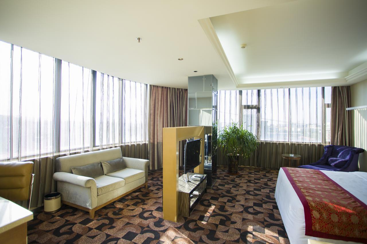 Fuke Jirui Hotel Urumqi Extérieur photo